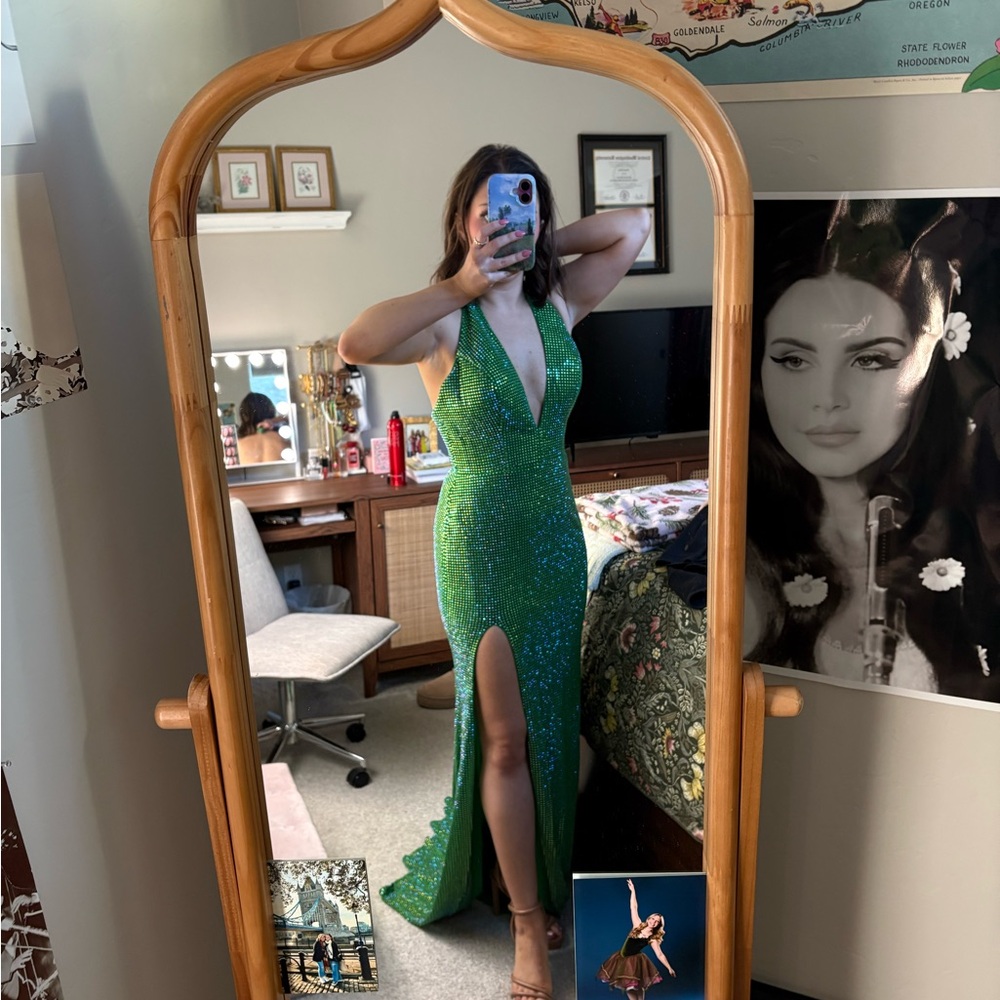 NWT Green Portia & Scarlett halter gown size 4